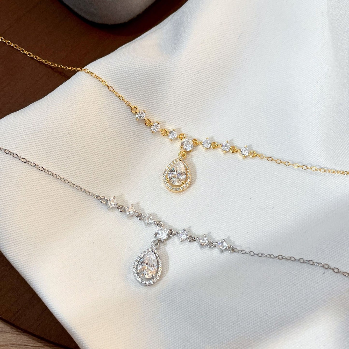 Gold Teardrop Crystal Necklace – Elegant Drop Pendant
